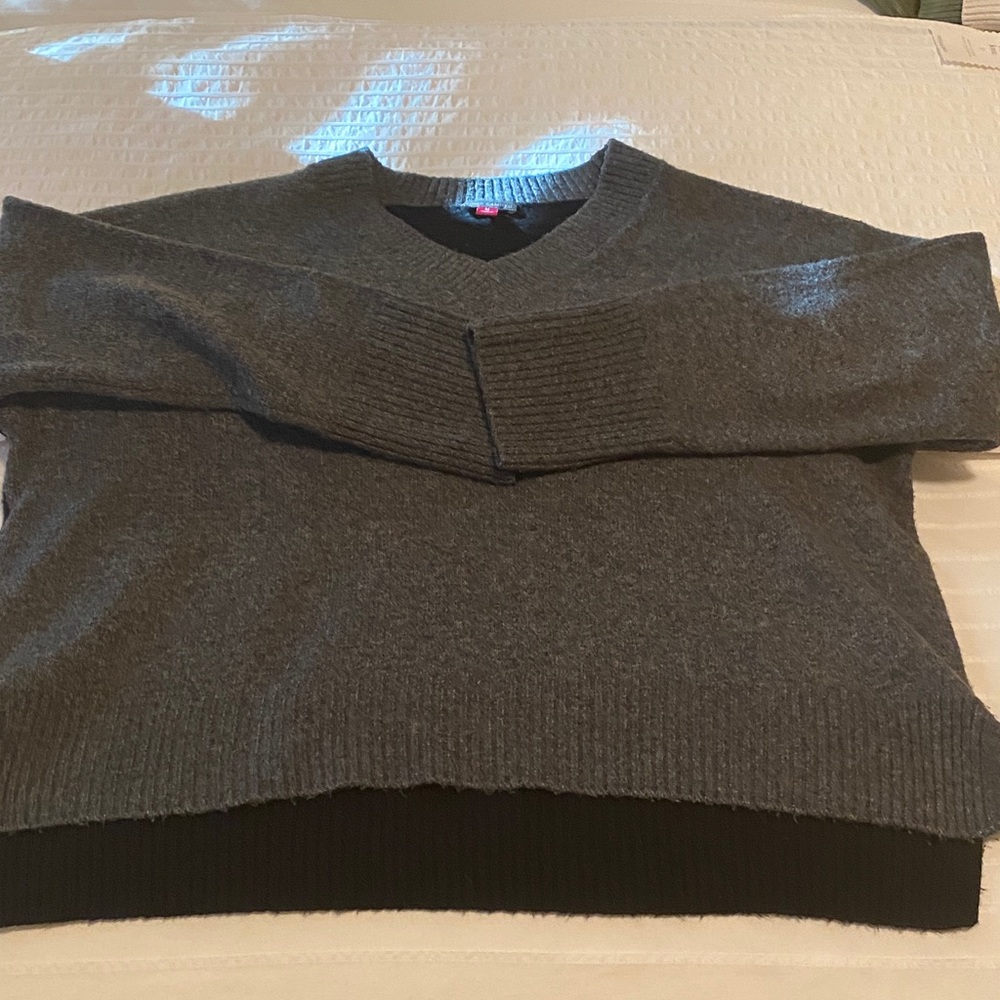 Vince Women's Gray V-Neck Sweater